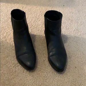 Black Chelsea boots (vegan)